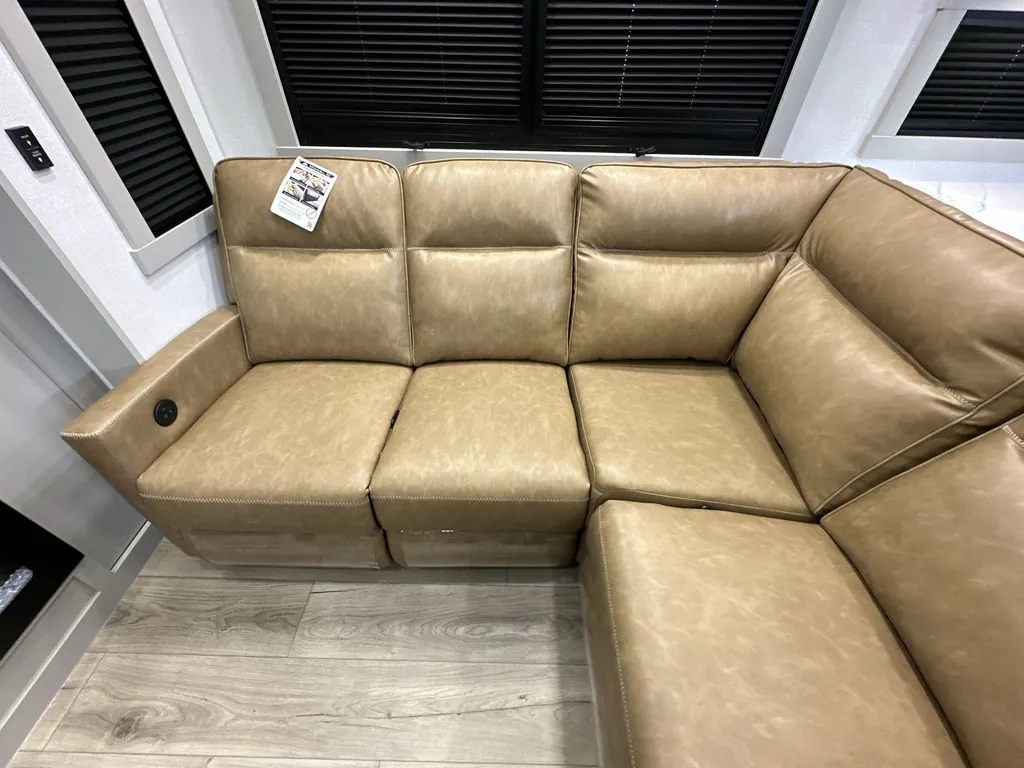 2026 Brinkley Model G 4150, Photos photo 13