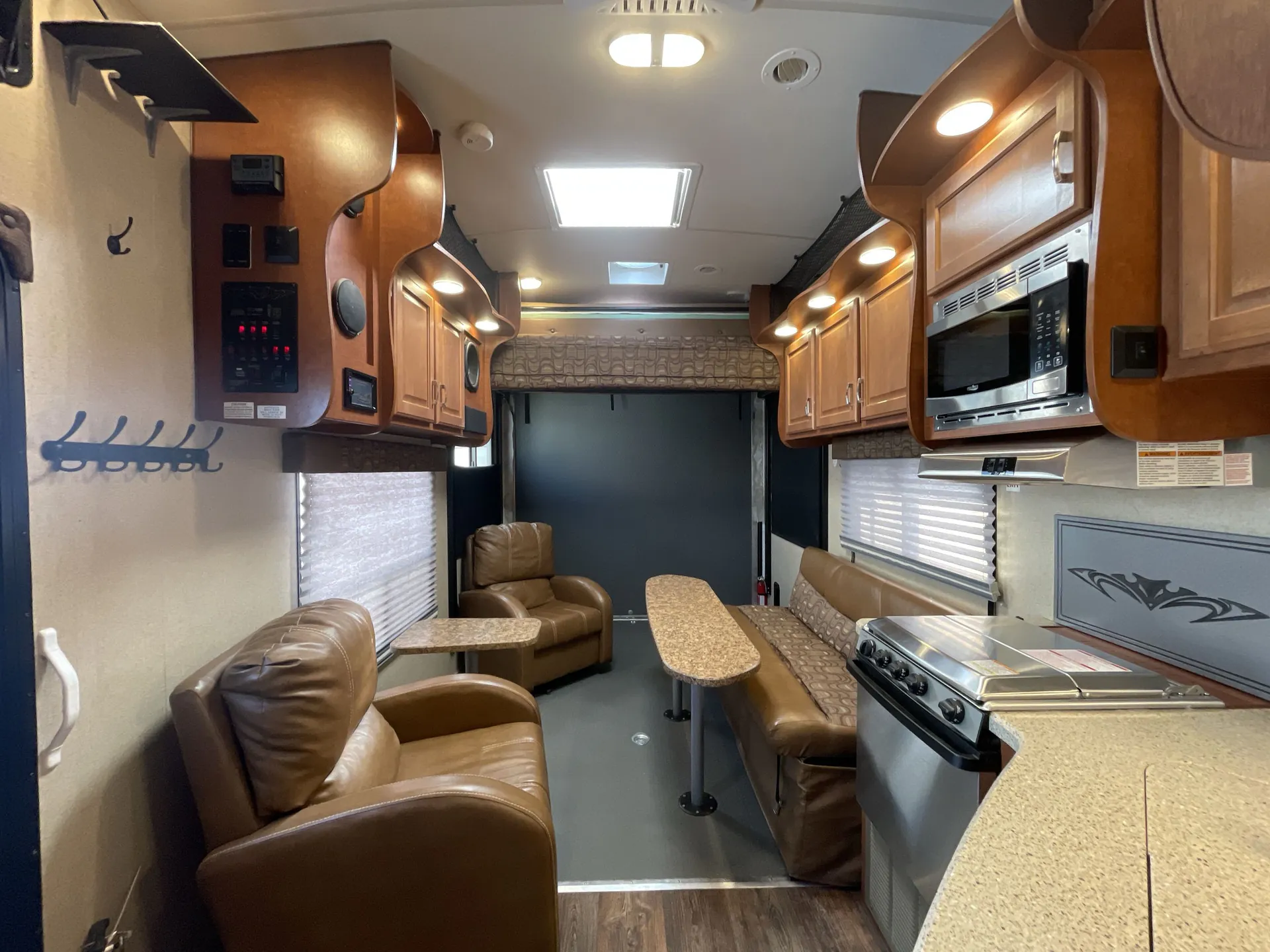2019 Northwood Desert Fox 24AS — living area main