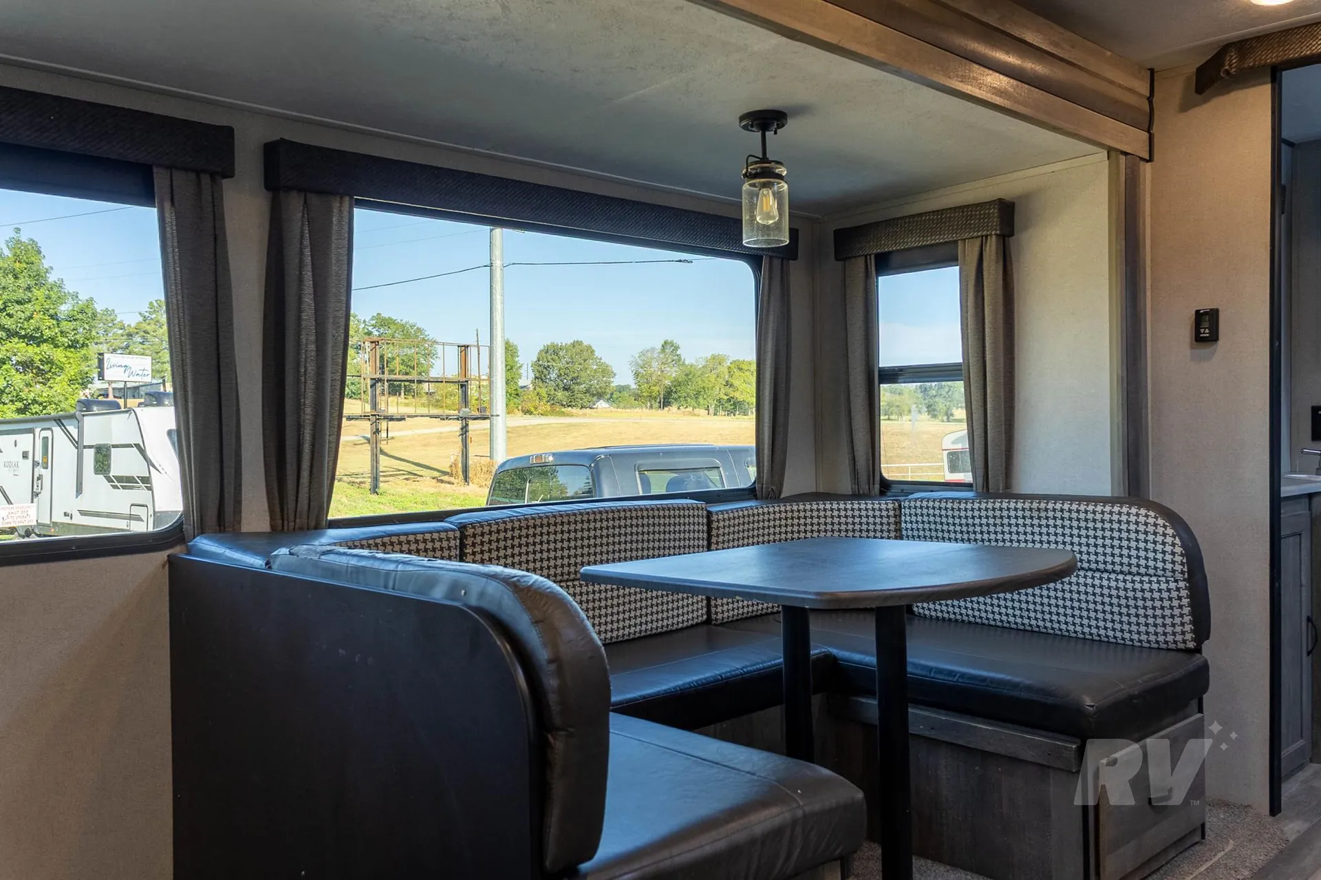 2020 Forest River Vibe 28BH — Photo 7