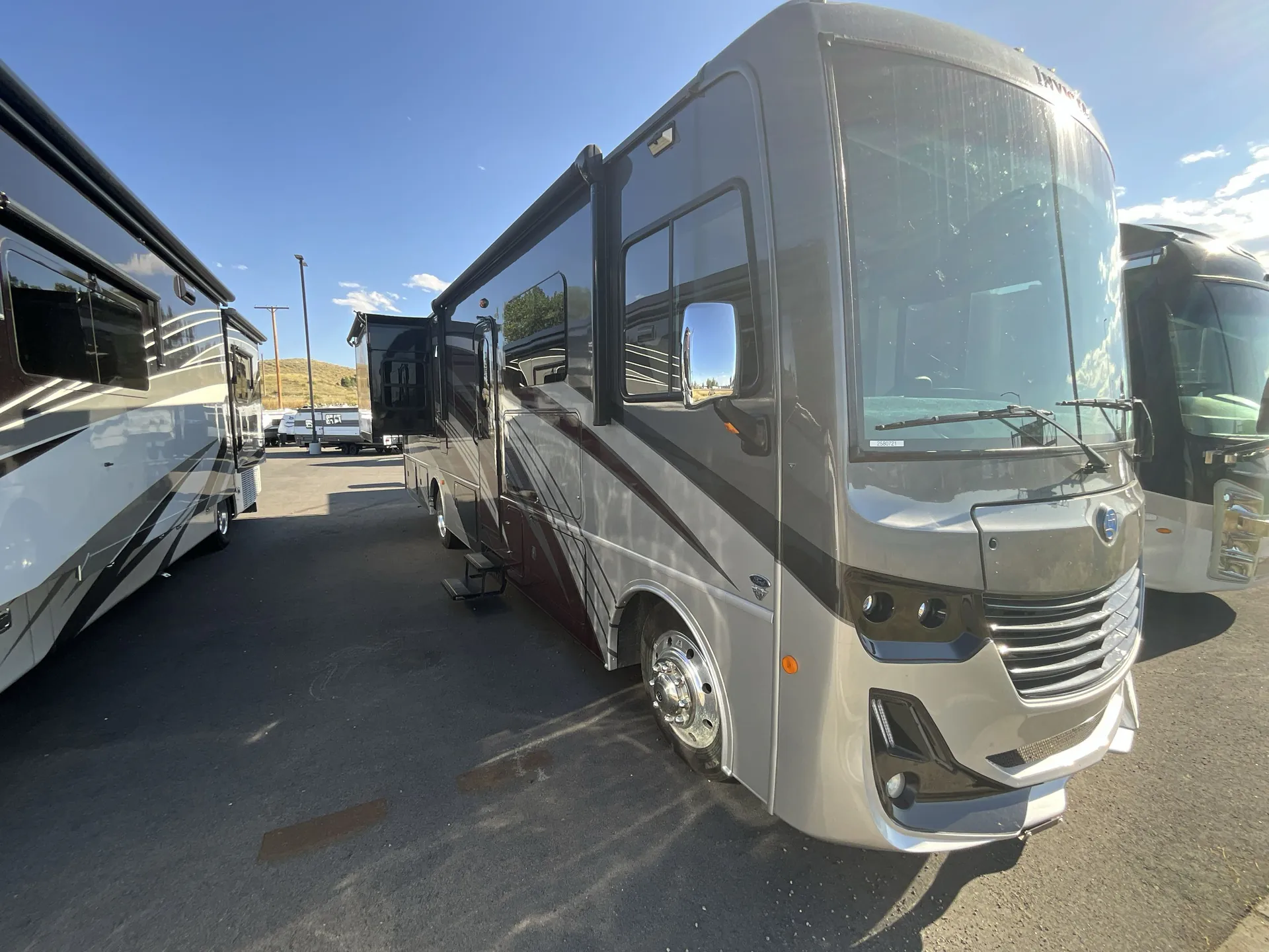 2024 Holiday Rambler Invicta 33HB - Photo 2