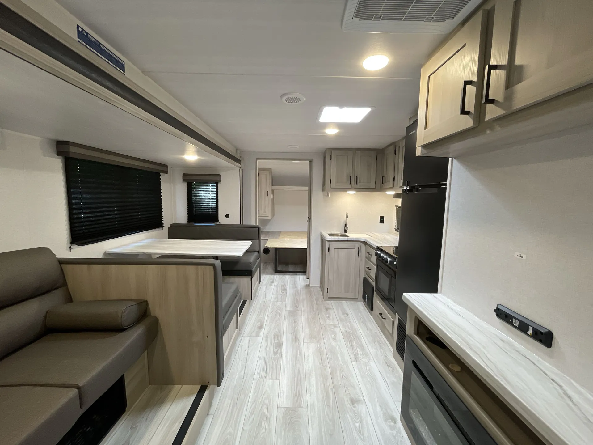 2025 East to West Silver Lake 2600RB — living area main
