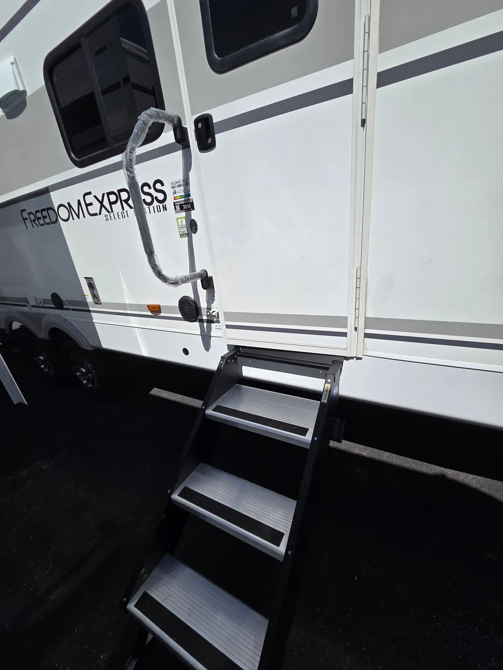 2026 Coachmen Freedom Express Select 30SE, Photos photo 16