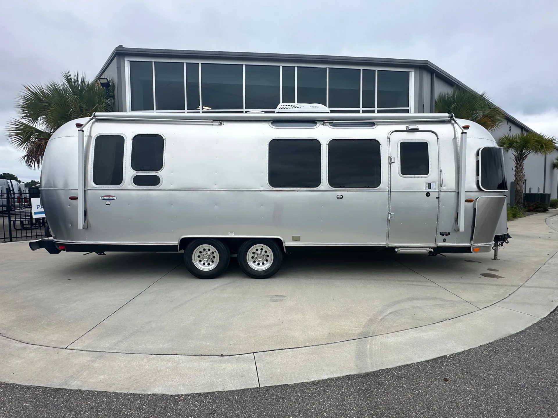 2019 Airstream International Serenity 28RB - Photo 3