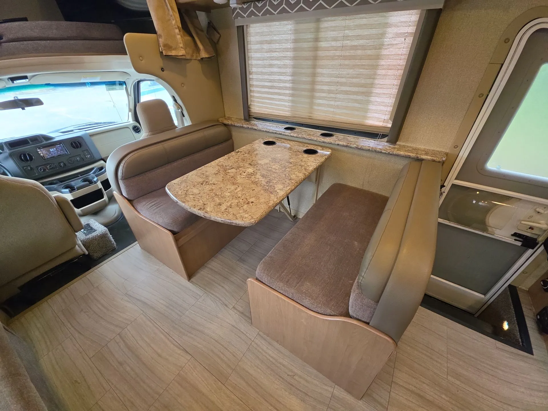 2019 Thor Motor Coach Daybreak 30DB - Photo 4