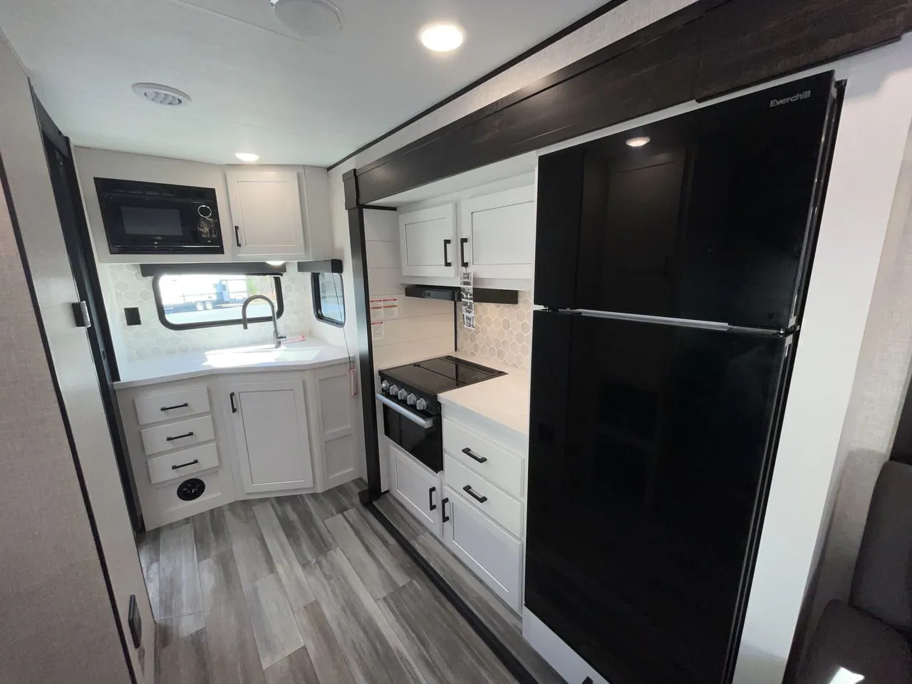 2024 Jayco Jay Flight 225MLS - Photo 3