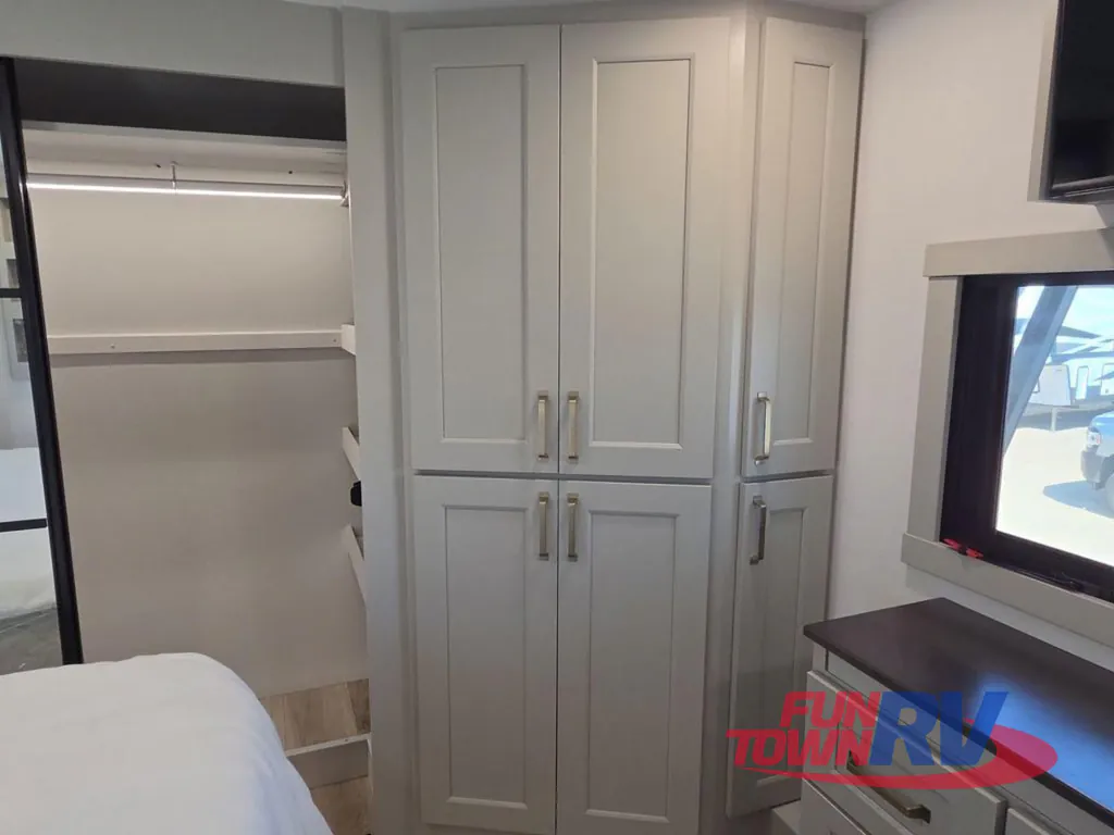 2026 Brinkley Model G 3950, Photos photo 36