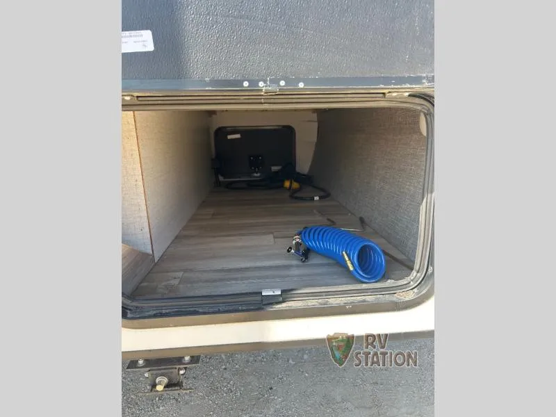 2022 Winnebago Micro Minnie 2108DS - Photo 4