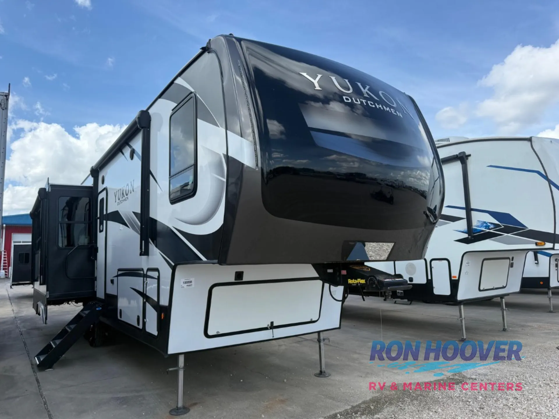2021 Dutchmen Yukon 320RL - Photo 2