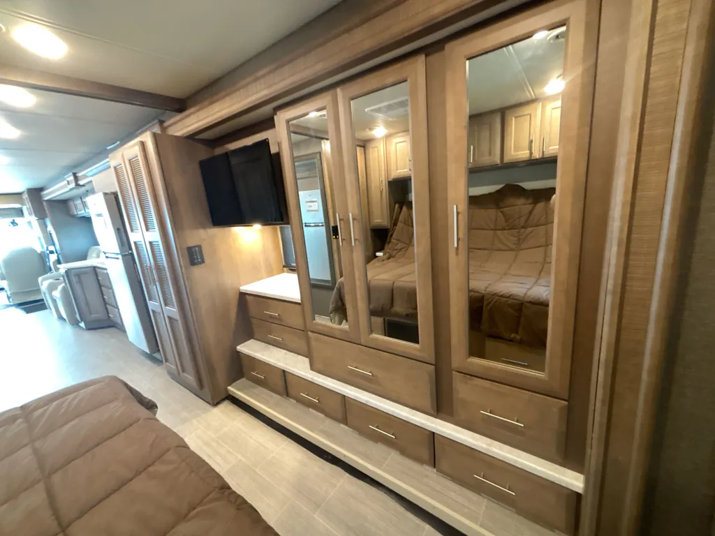 2022 Thor Motor Coach Challenger 35MQ, Photos photo 46