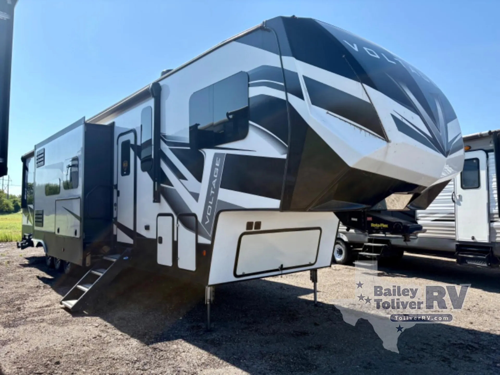 2021 Dutchmen Voltage 4175 dealer photo 1 from Toliver RV