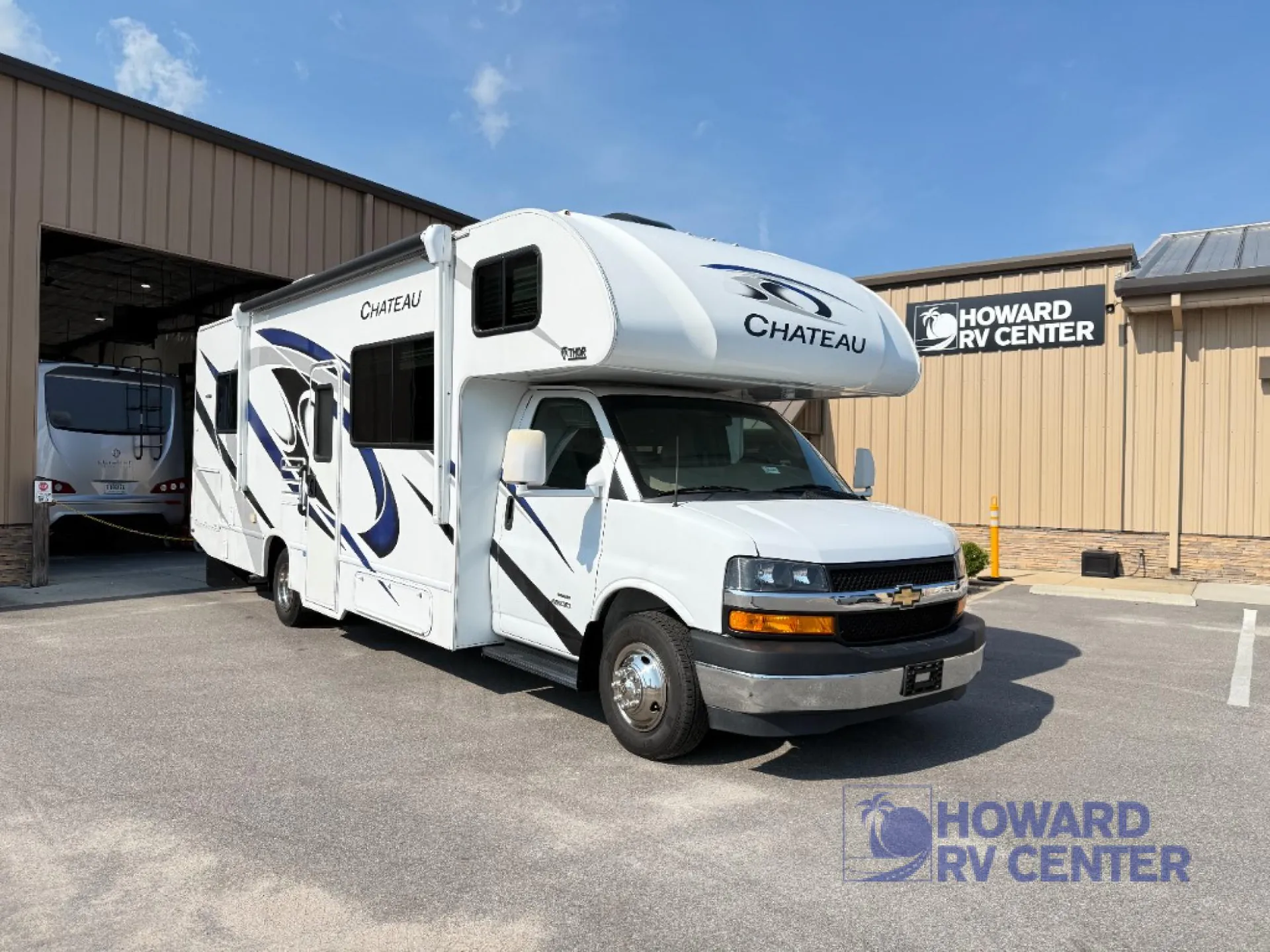 2021 Thor Motor Coach Chateau 28A - Photo 2