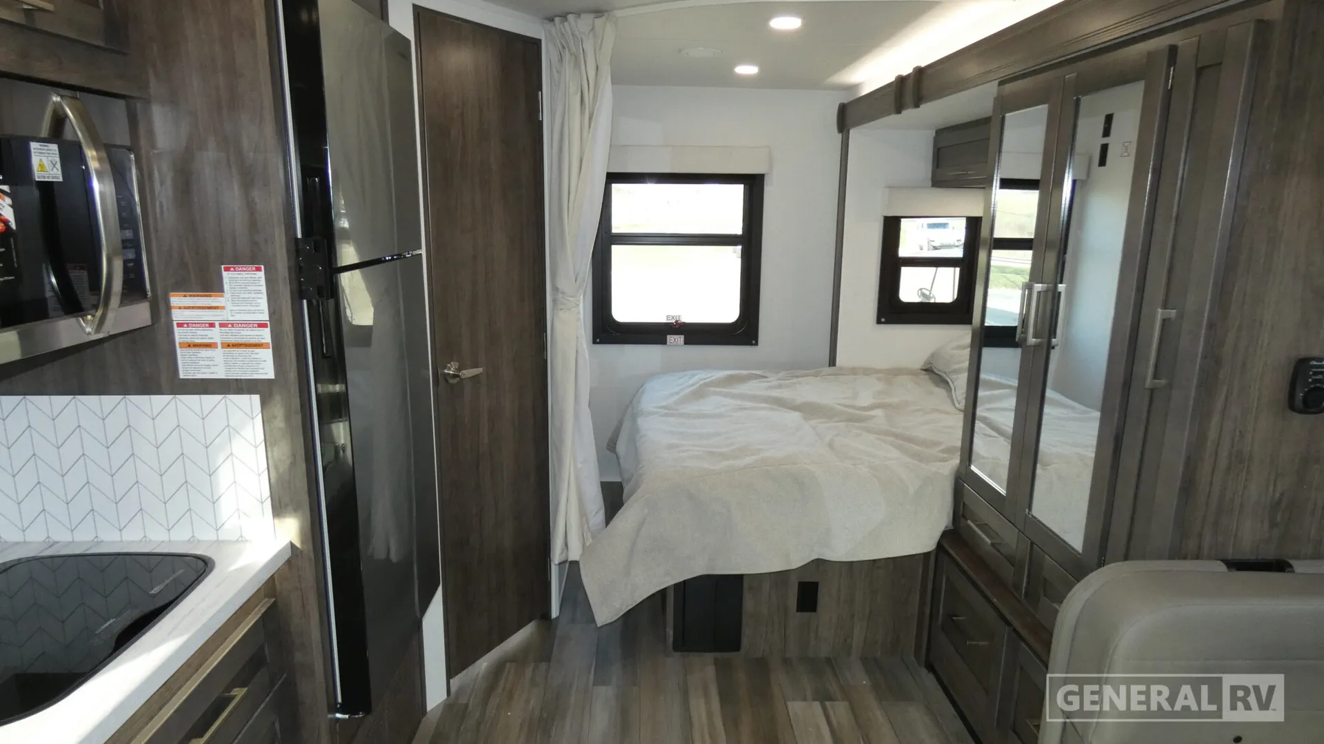 2026 Entegra Coach Qwest SE 24L - Photo 3