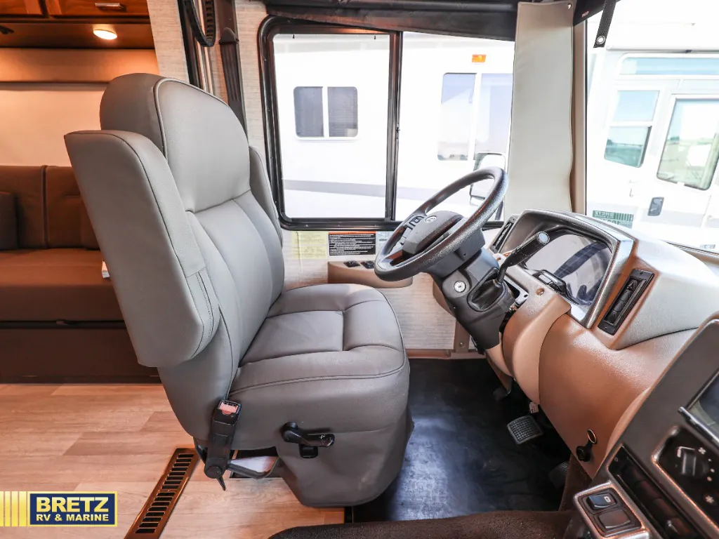 2021 Winnebago Sunstar 32M, Photos photo 22