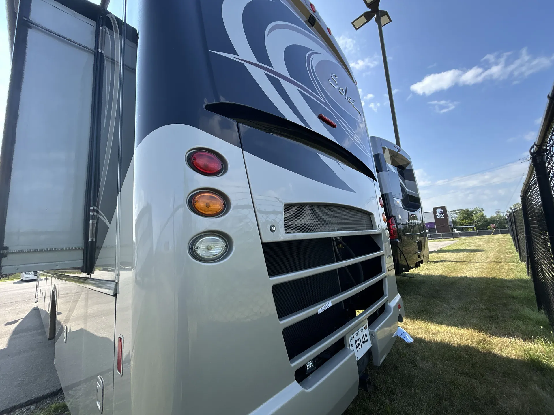 2015 Winnebago Solei 36G — living area main