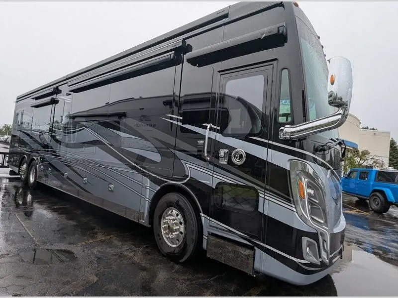 2024 Tiffin Zephyr 45 FZ - Photo 3