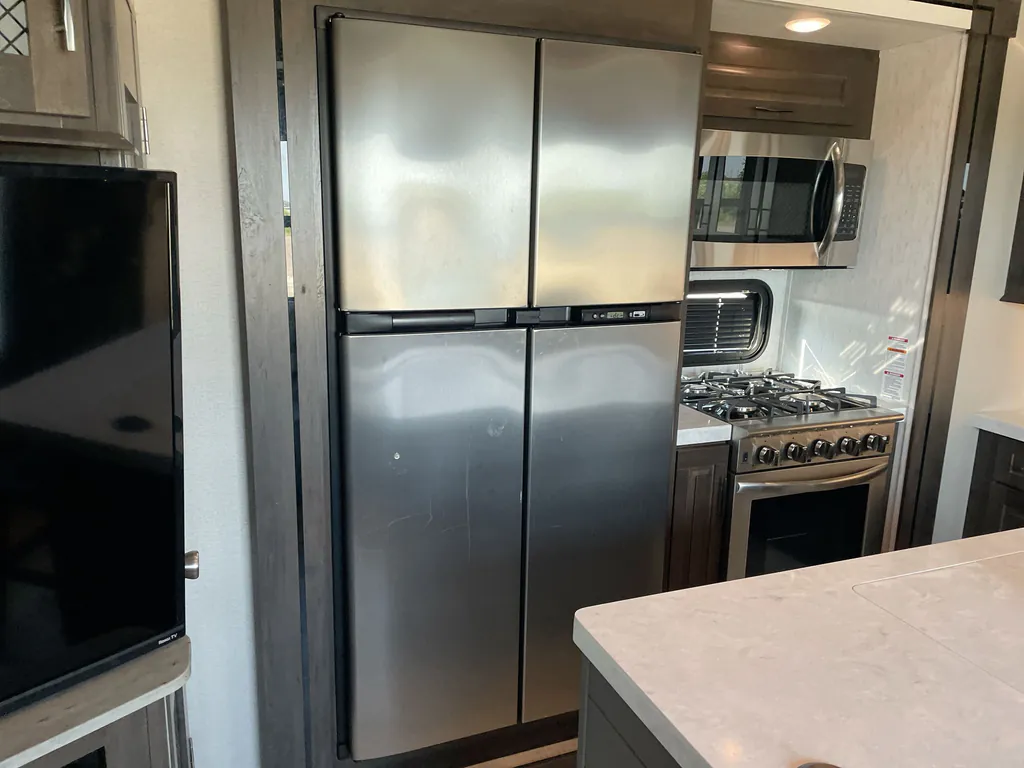 2021 Grand Design Momentum 381M, Photos photo 8
