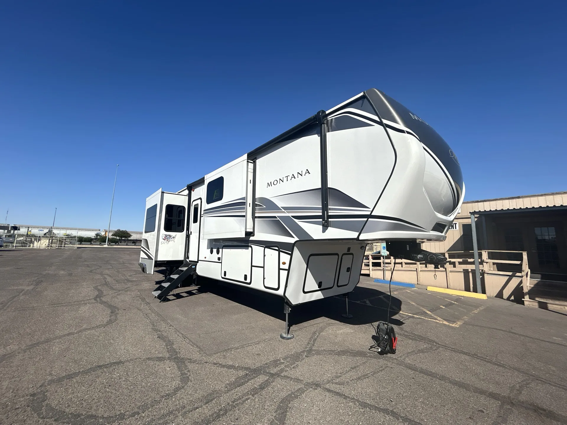 2024 Keystone Montana 3901RK