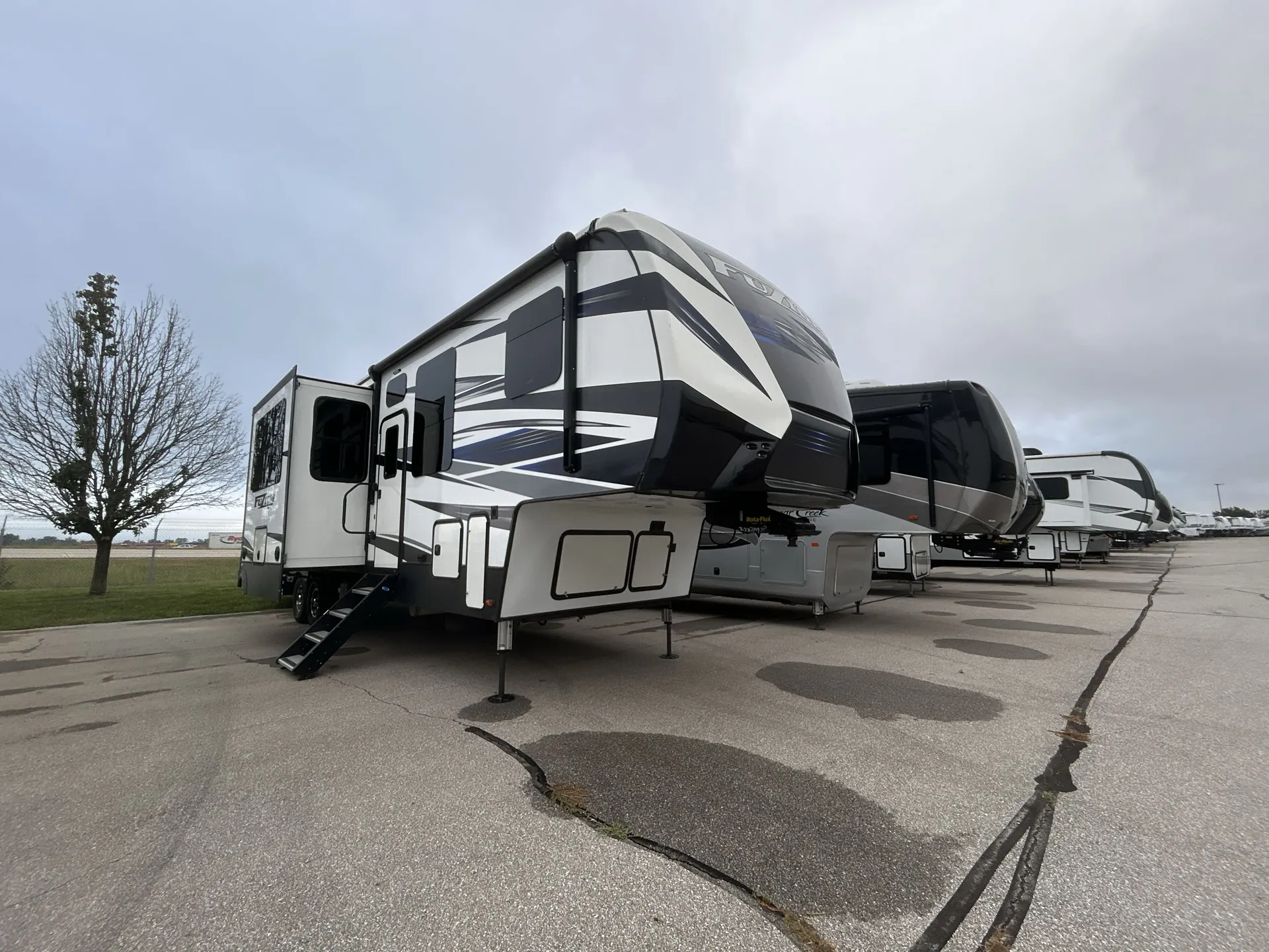 2020 Keystone Fuzion 357 - Photo 2