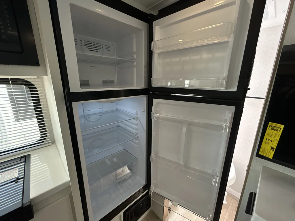 2027 Winnebago Micro Minnie 2108DS, Photos photo 18