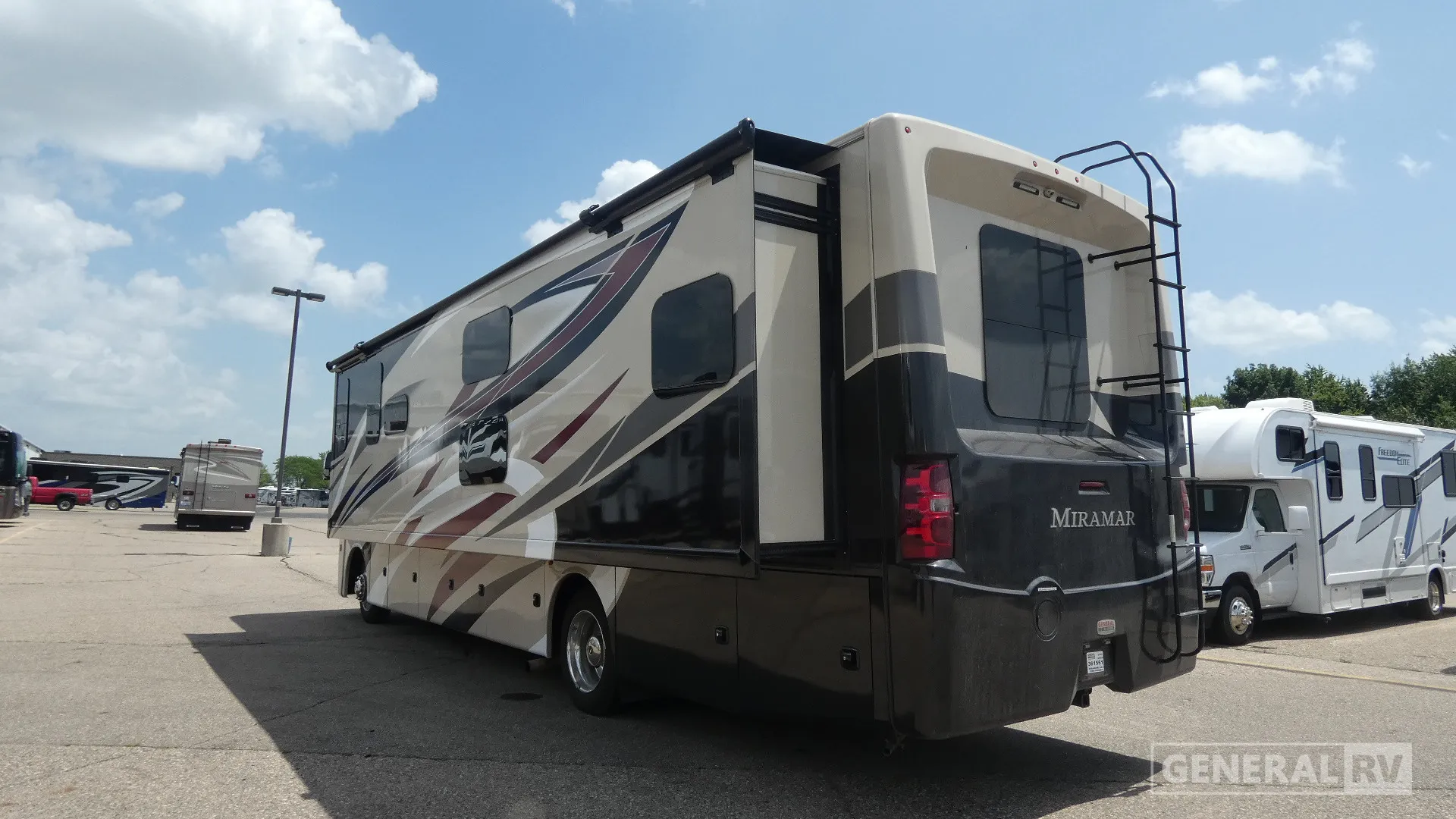 2022 Thor Motor Coach Miramar 34.6 - Photo 4