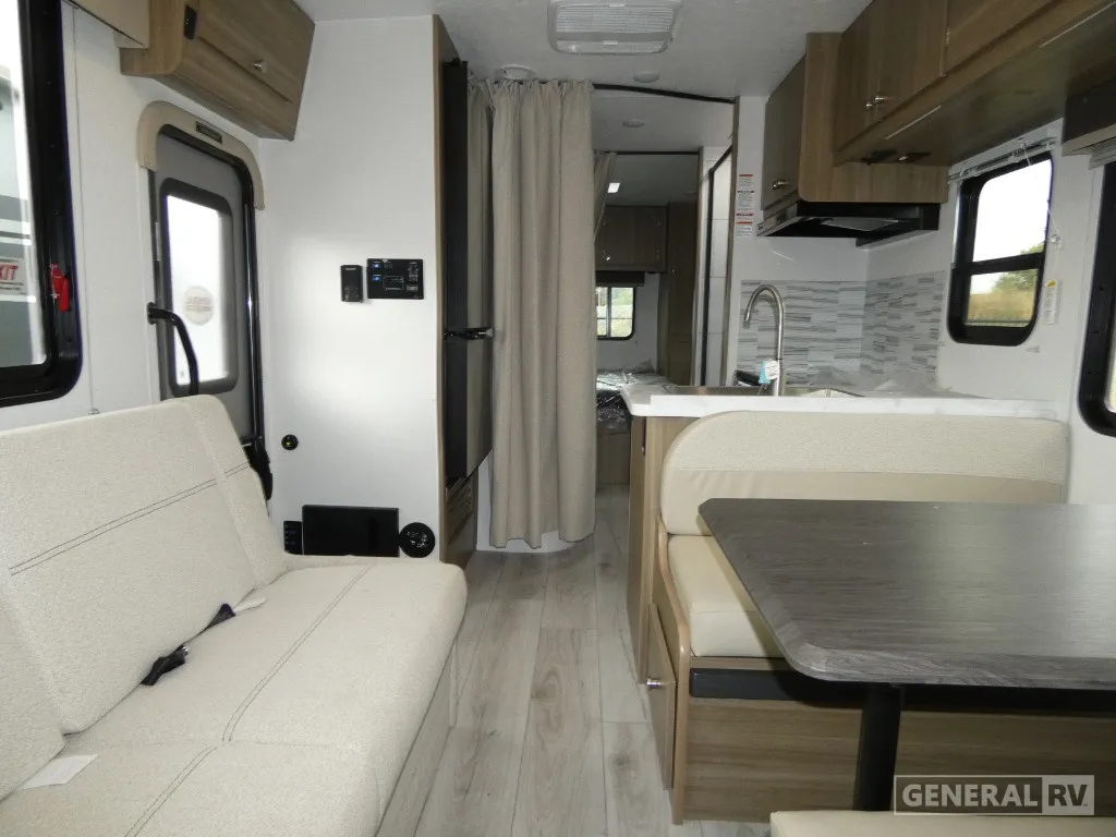 2026 Coachmen Freelander 27QB Chevy 3500 - Photo 3