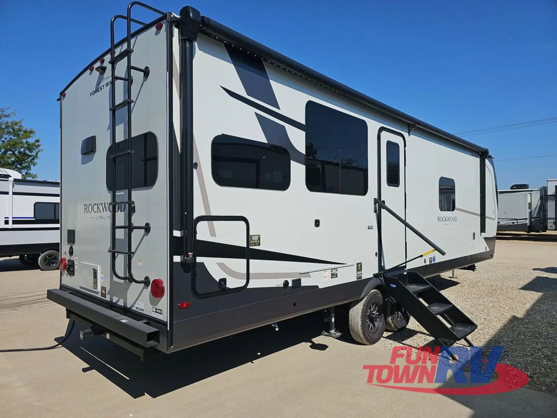 2027 Forest River Rockwood Ultra Lite 2711RK — Photo 7
