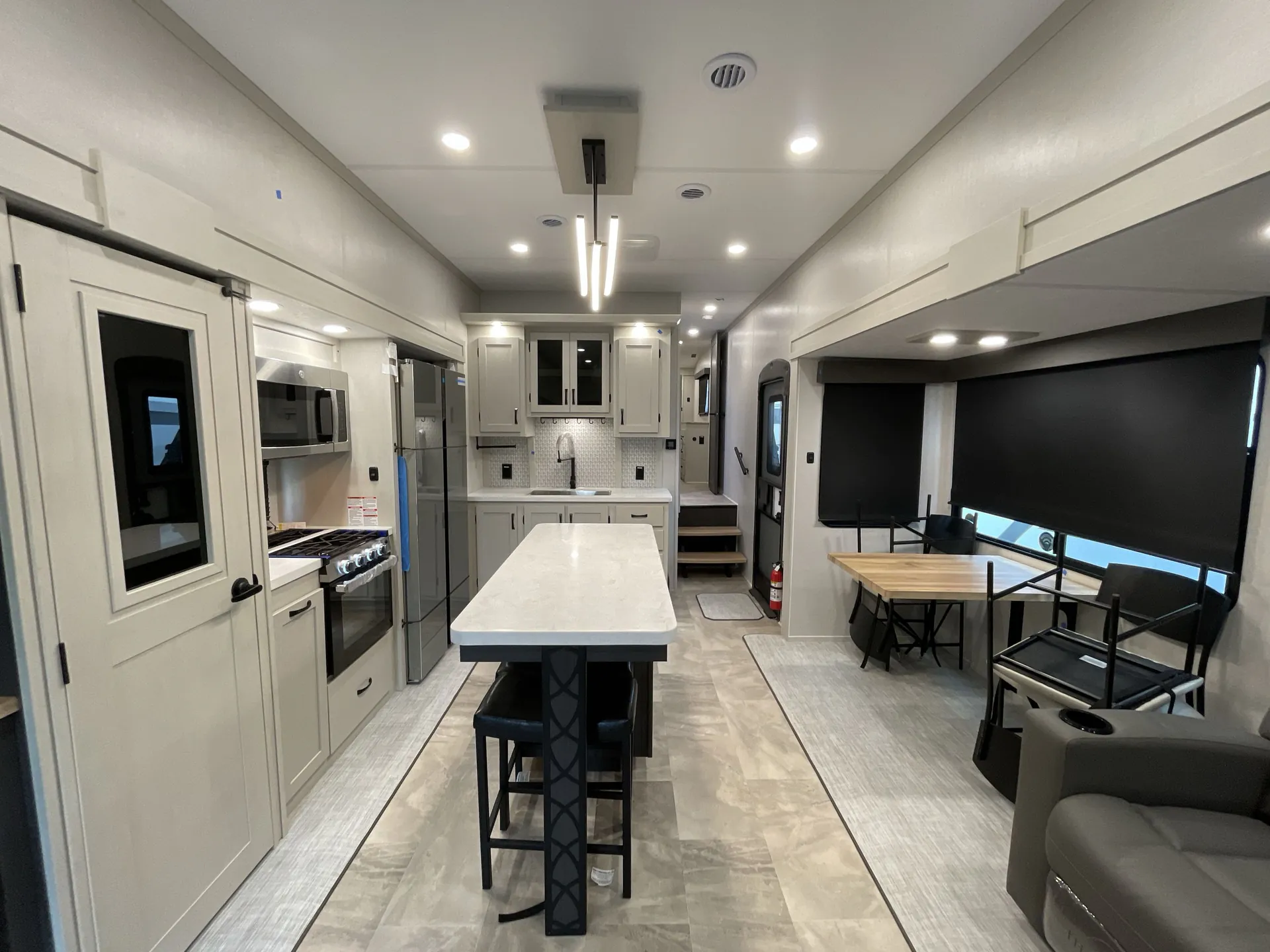2026 shasta Phoenix 389DEK — campside
