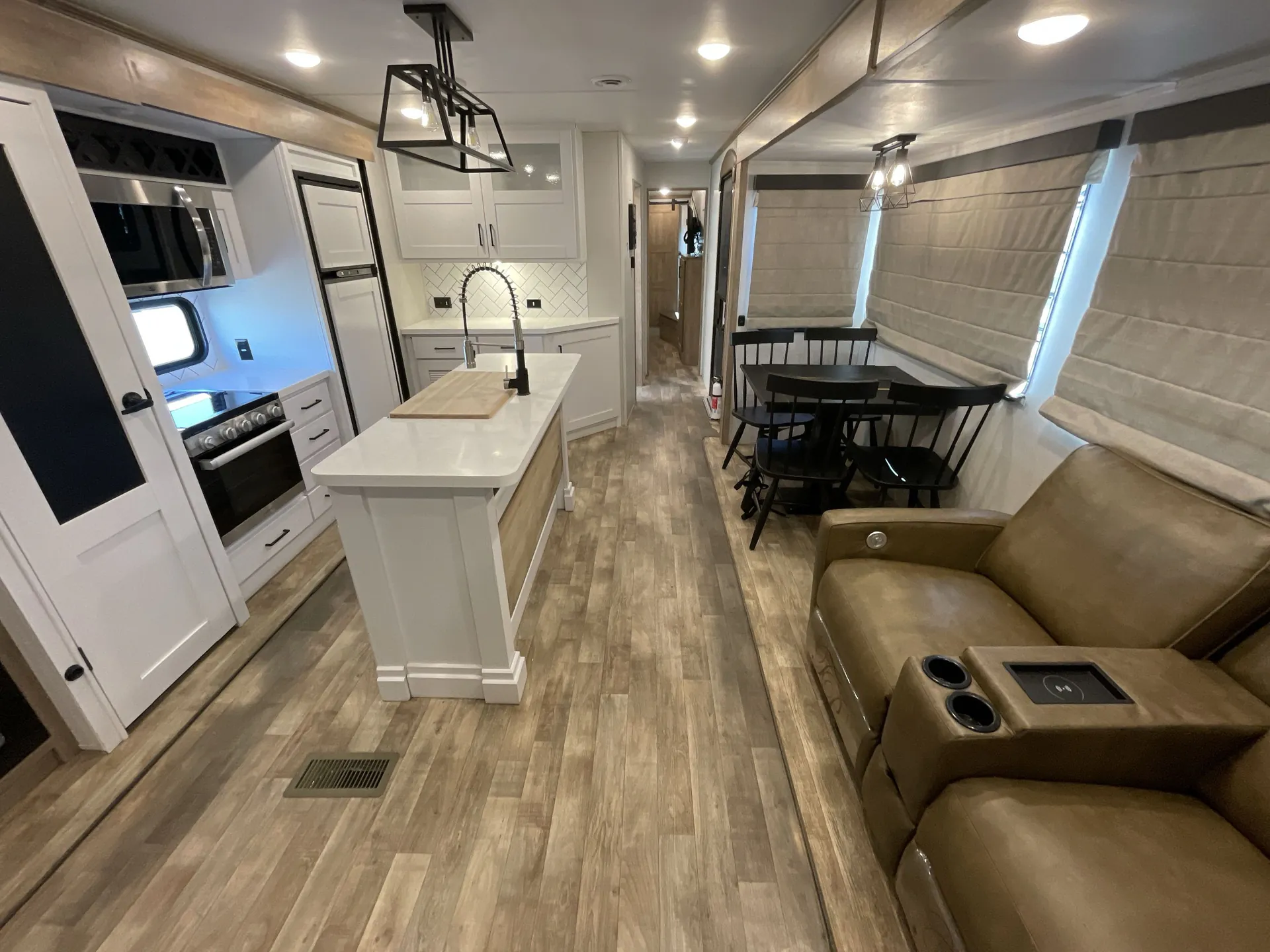2022 Keystone Arcadia 370RL — living area main