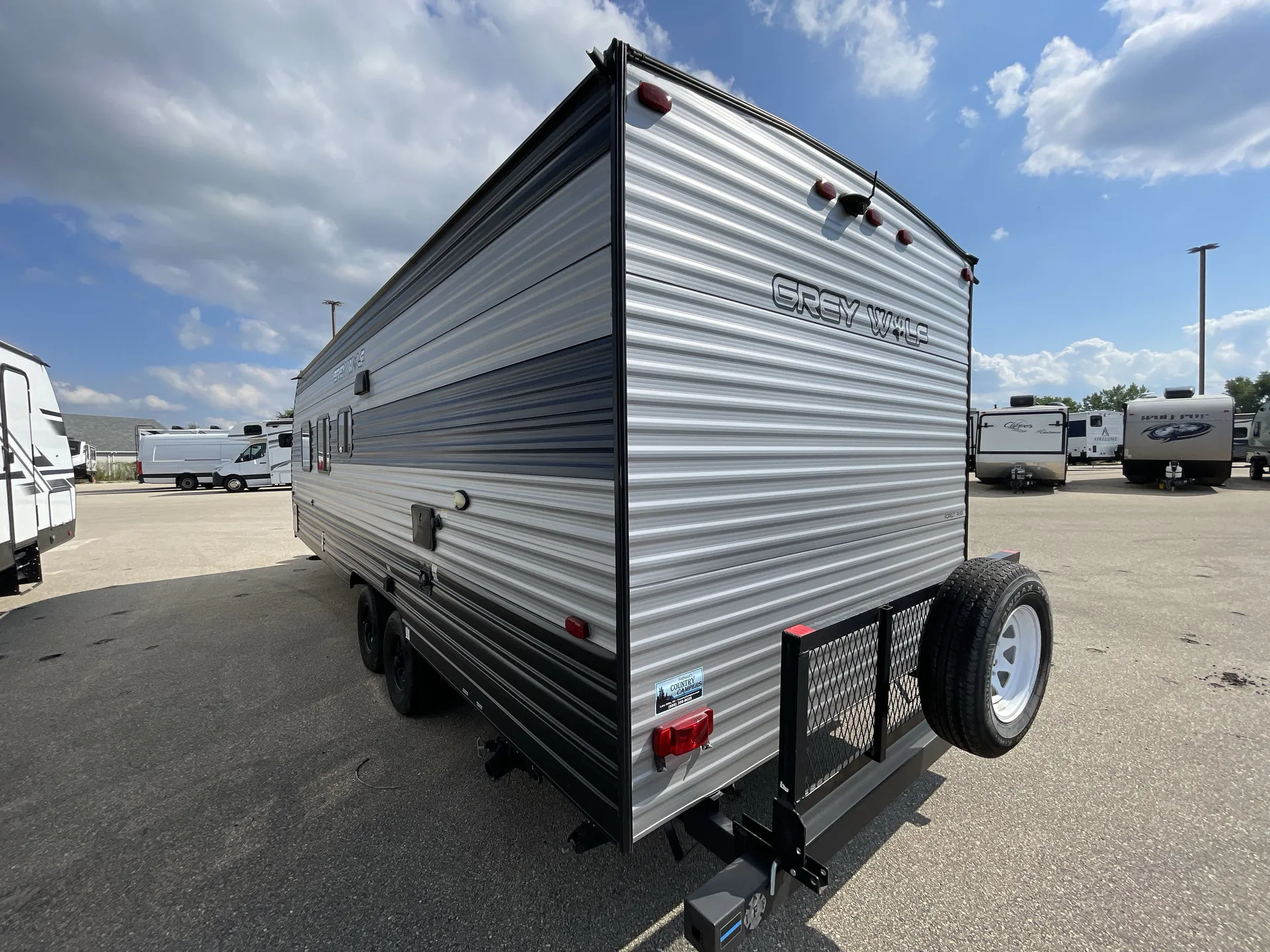 2021 Forest River Cherokee Grey Wolf 26DJSE — campside