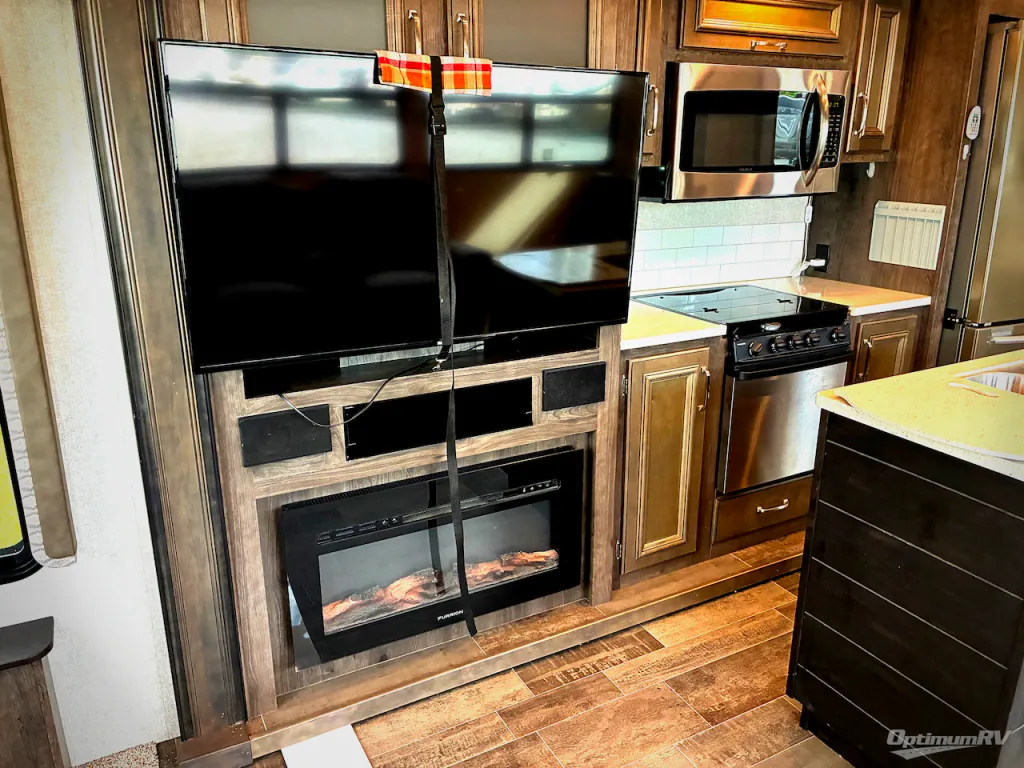 2018 Keystone Montana High Country 385BR, Photos photo 13
