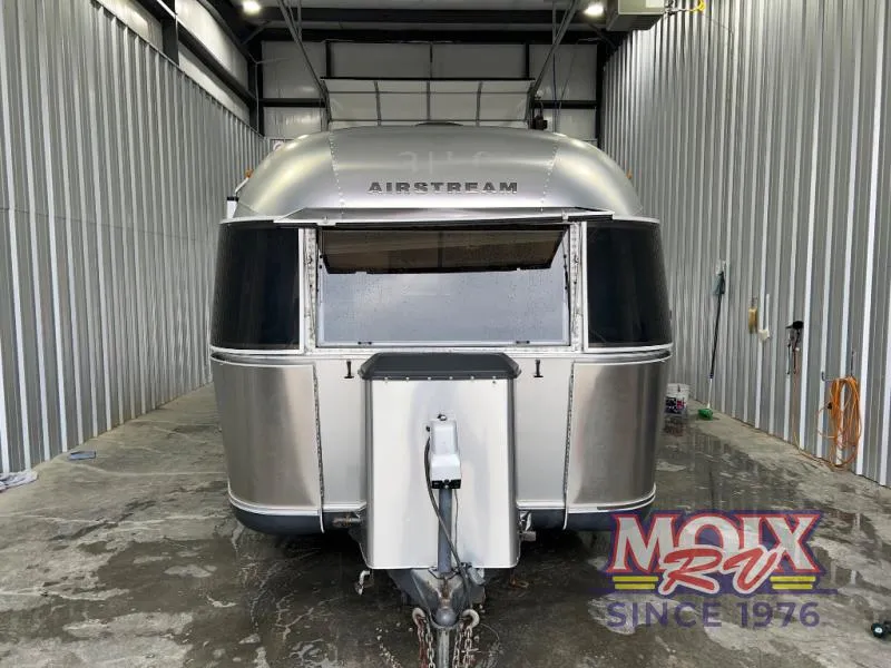 2016 Airstream Classic 30 - Photo 3
