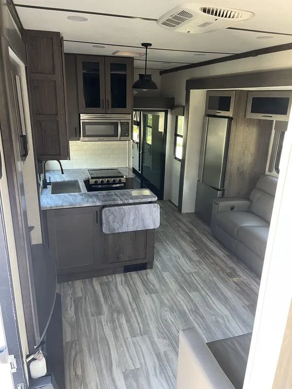 2022 Alliance RV Valor 40V13 dealer photo 1 from LTD MOTORS