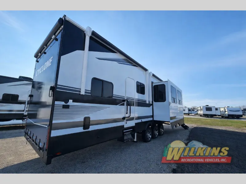 2026 Heartland Cyclone 3914 - Photo 4