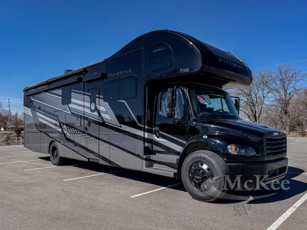 2026 Thor Motor Coach Pasadena 38FX - Photo 4