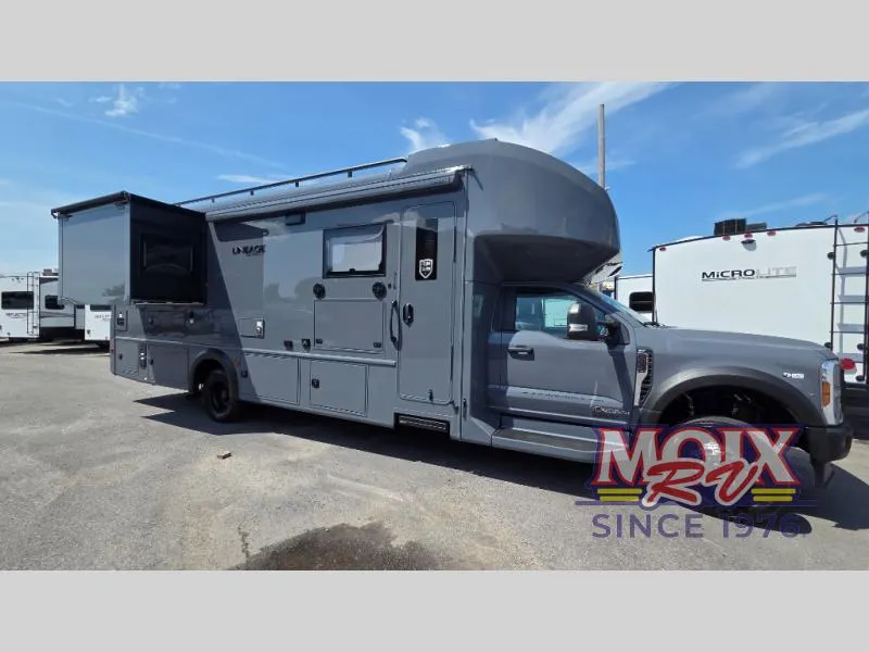 2026 Grand Design Lineage Series F 31ZW - Photo 2