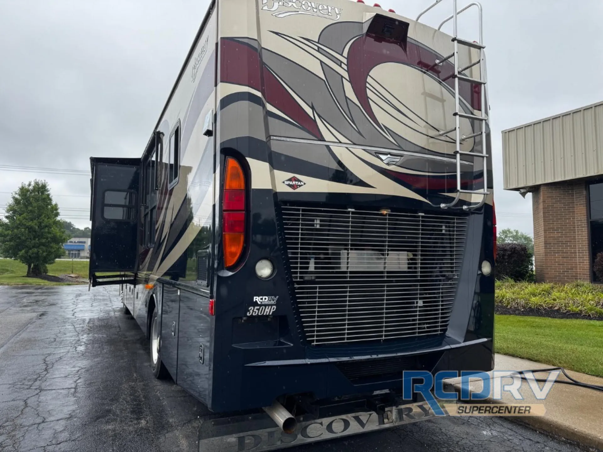 2010 Fleetwood Discovery 40X - Photo 4