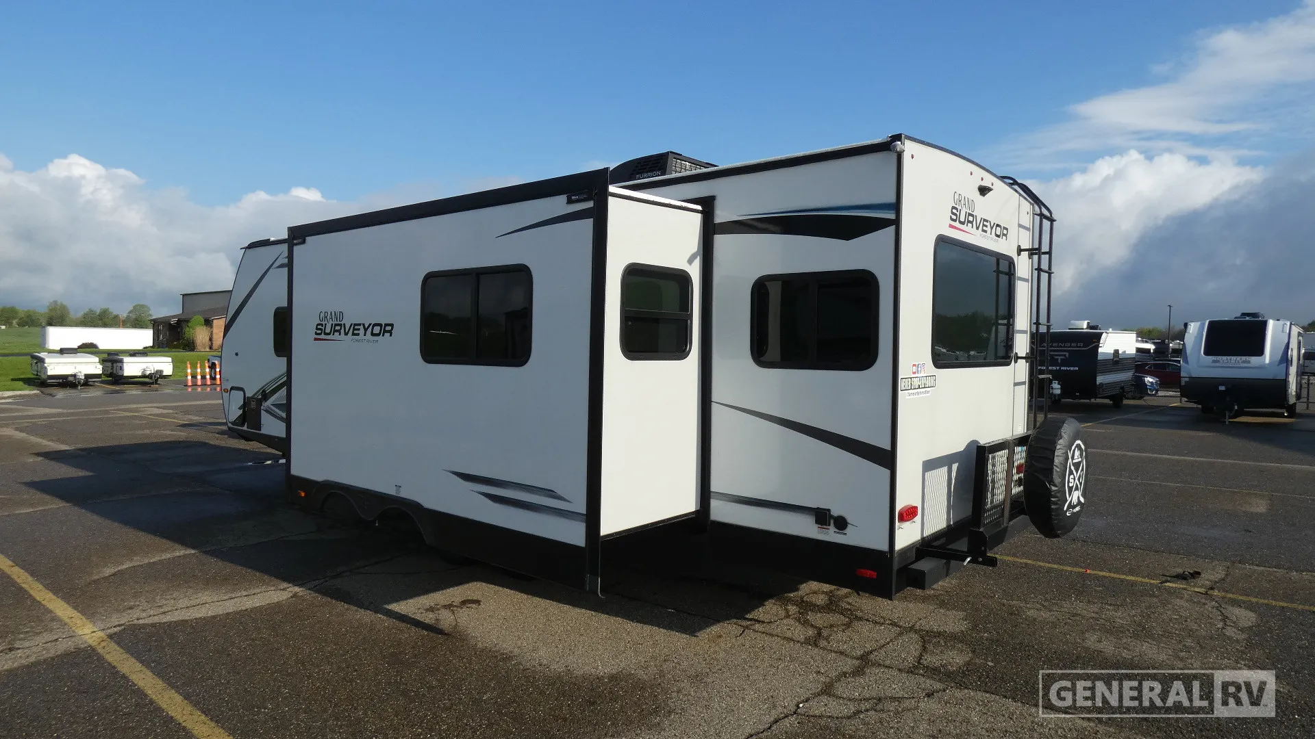 2023 Forest River Grand Surveyor 253RLS - Photo 4