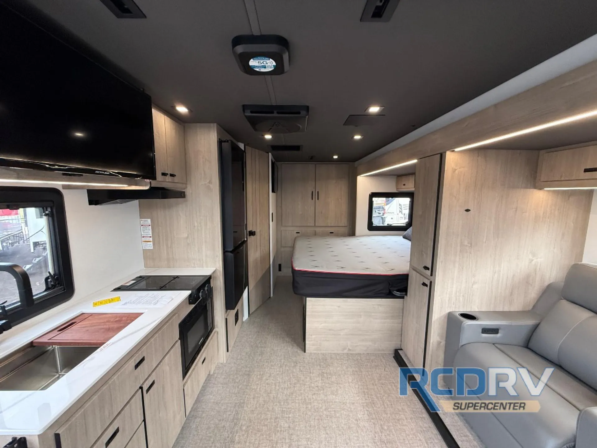 2025 Grand Design Lineage 25FW - Photo 4