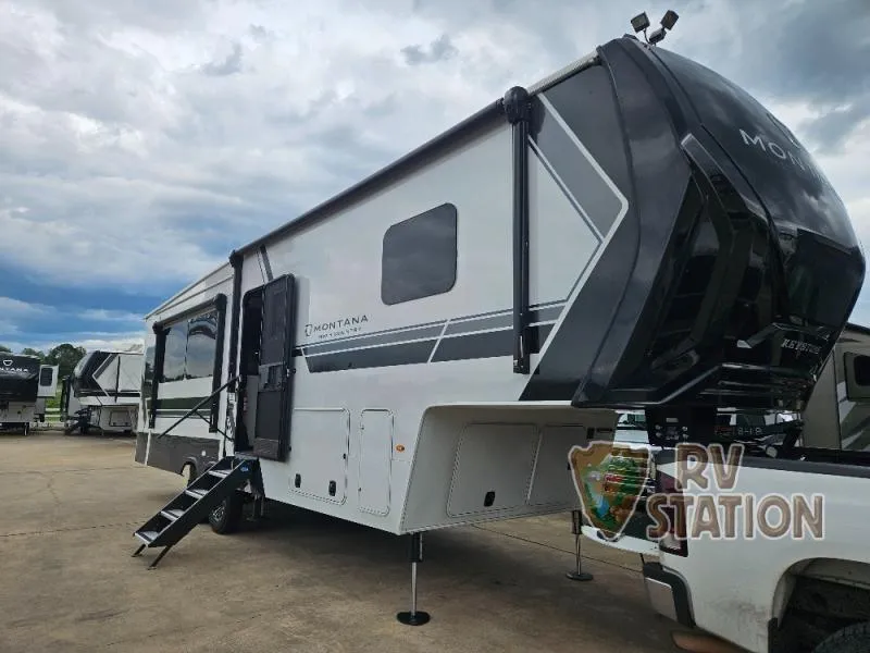 2026 Keystone Montana High Country 290RL - Photo 2