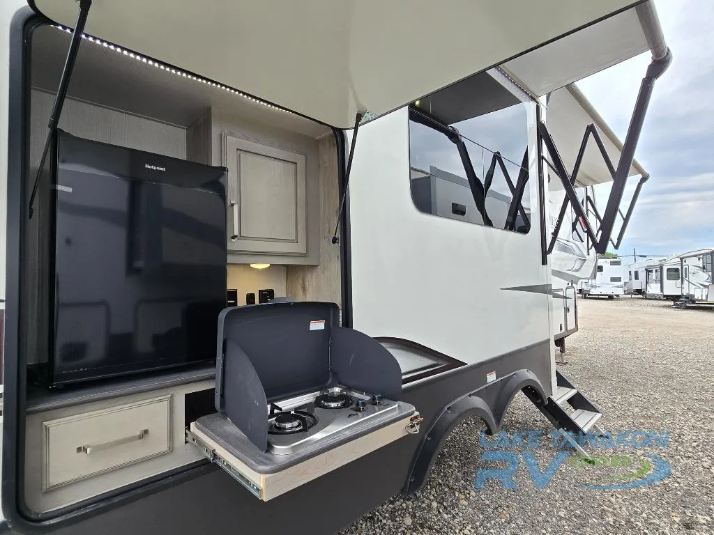 2022 Keystone Alpine 3102RL - Photo 4