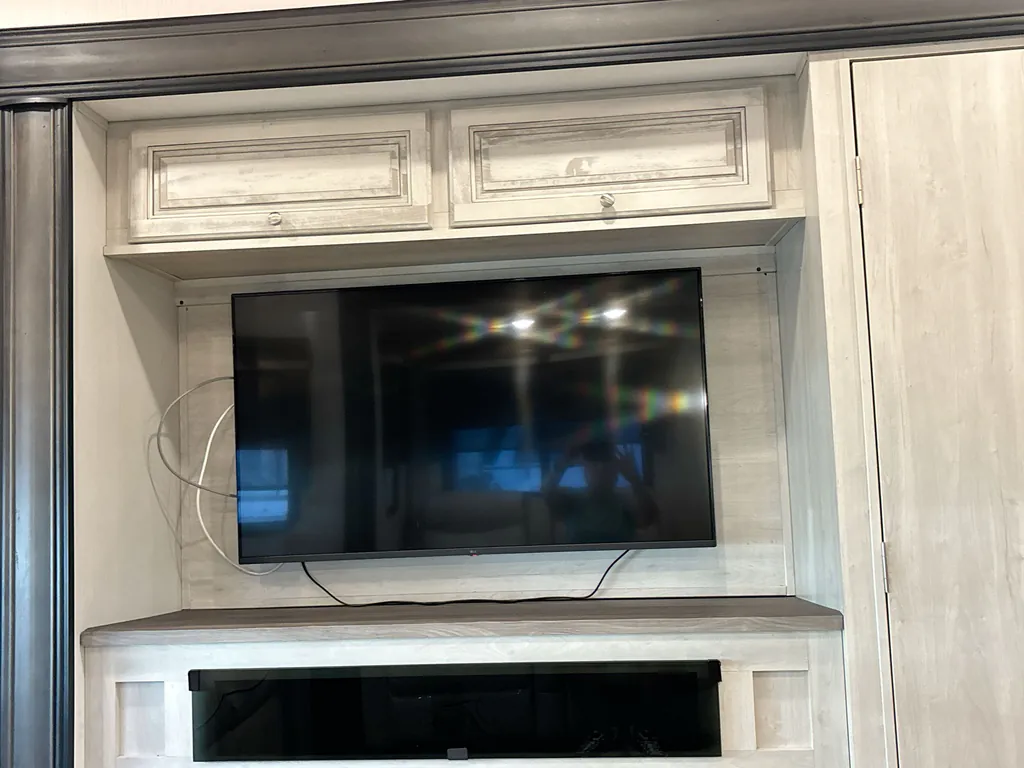 2022 Forest River Cardinal Luxury 380RLX, Photos photo 15