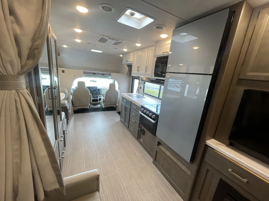 2025 Thor Motor Coach Freedom Elite 27HE, Photos photo 3