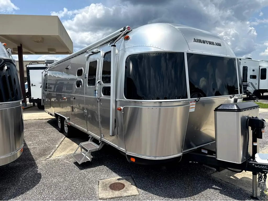 2026 Airstream Classic 30RB - Photo 2