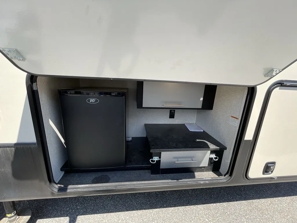2018 Keystone Montana High Country 385BR, Photos photo 23