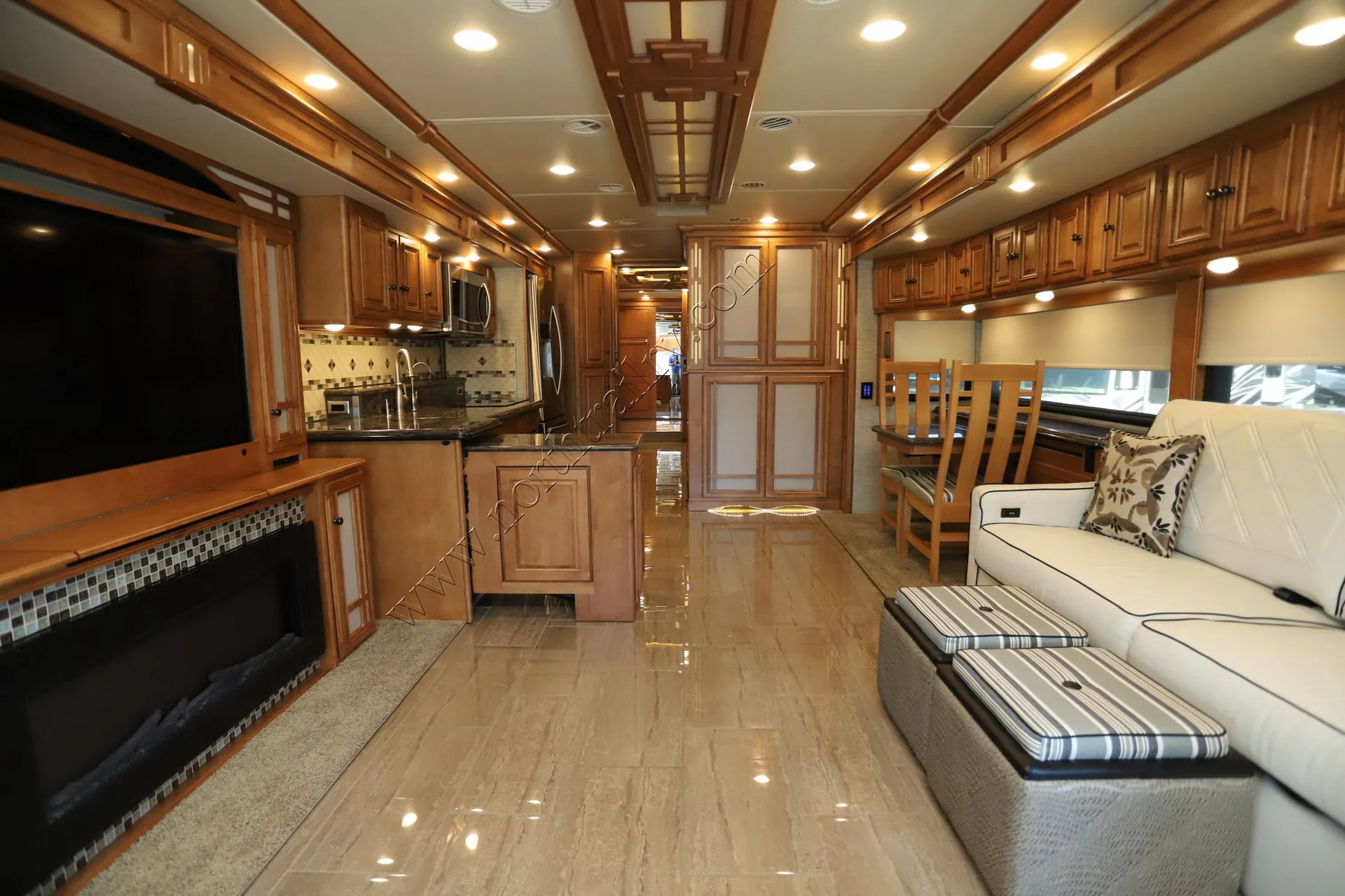 2017 Winnebago Tour 45RD - Photo 4