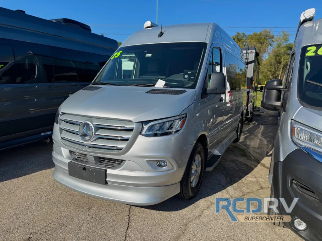 2025 Midwest Automotive Designs Luxe Cruiser D4, Photos photo 4