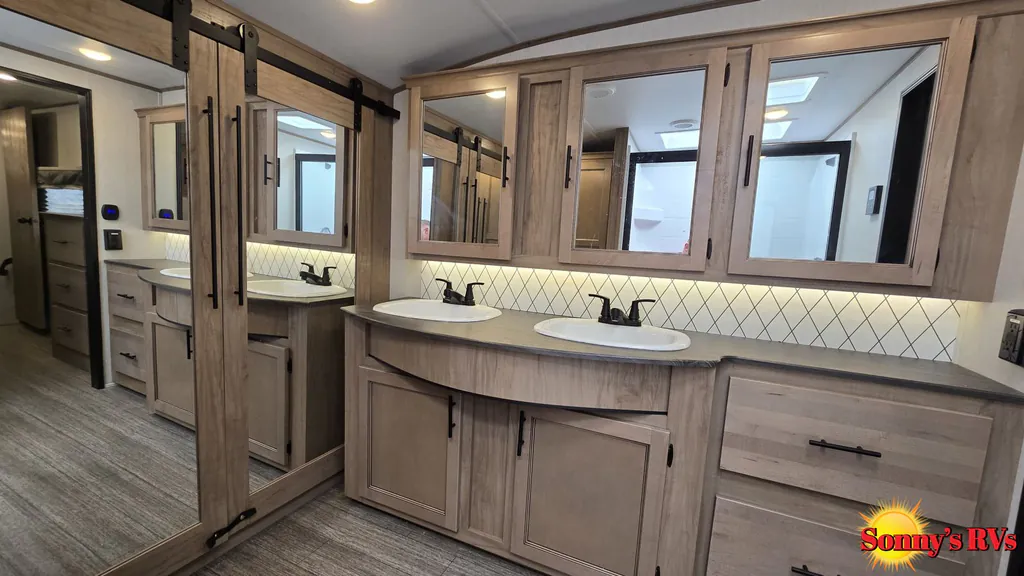 2023 Forest River Sabre 38RLH, Photos photo 43