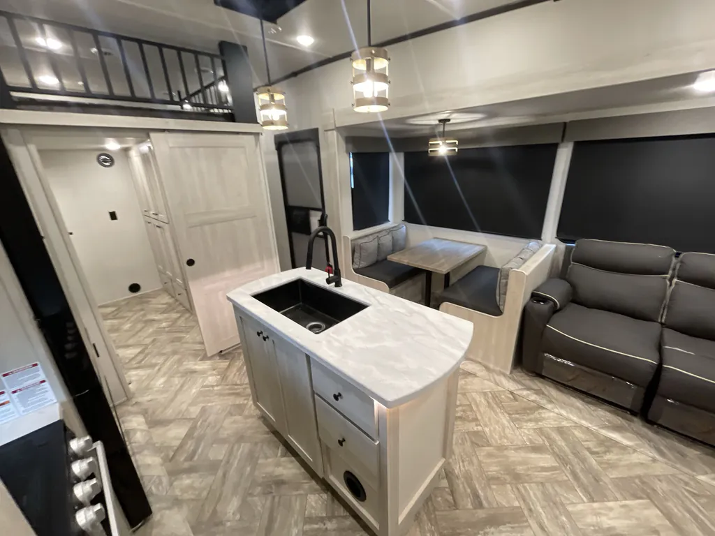2023 Forest River Wildcat 369MBL, Photos photo 16
