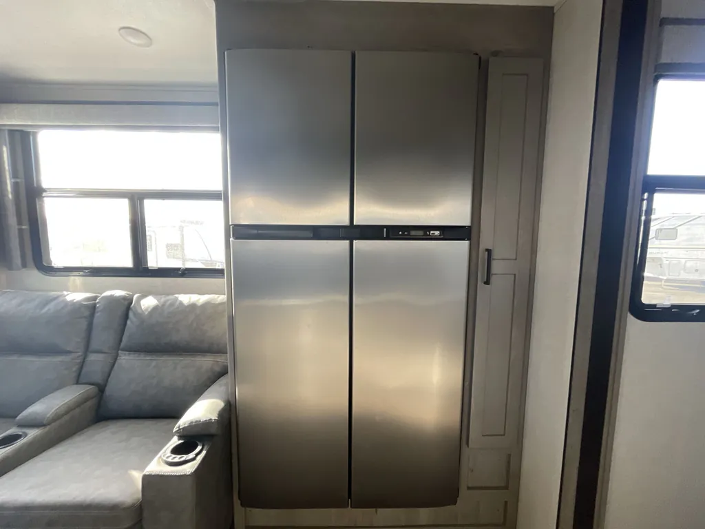 2021 Keystone Raptor 413, Photos photo 8