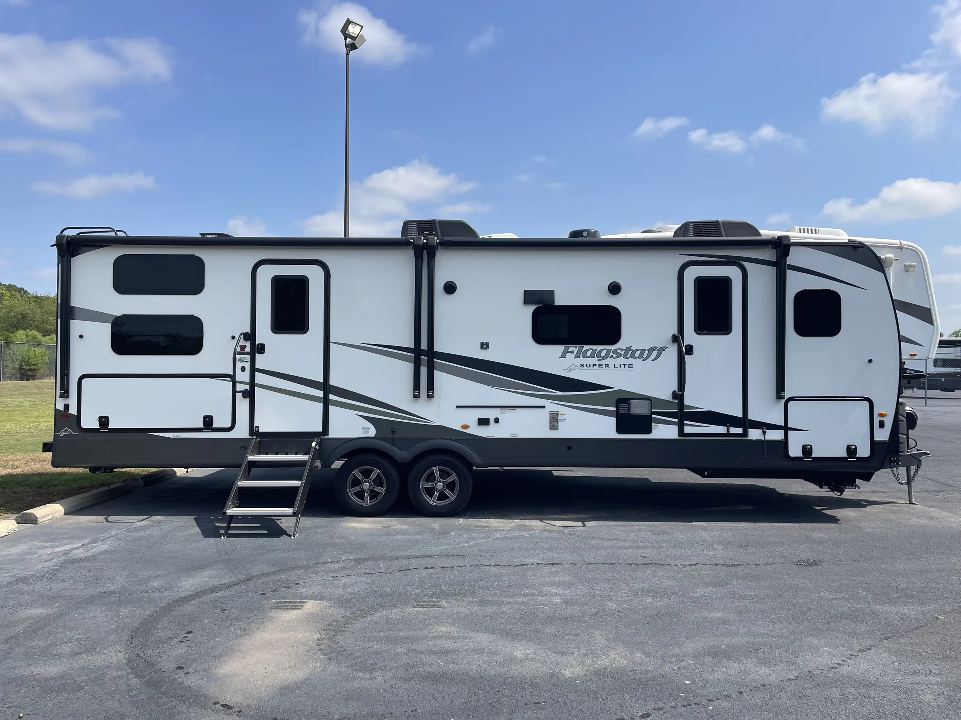 2023 Forest River Flagstaff Super Lite 27BHWS — campside